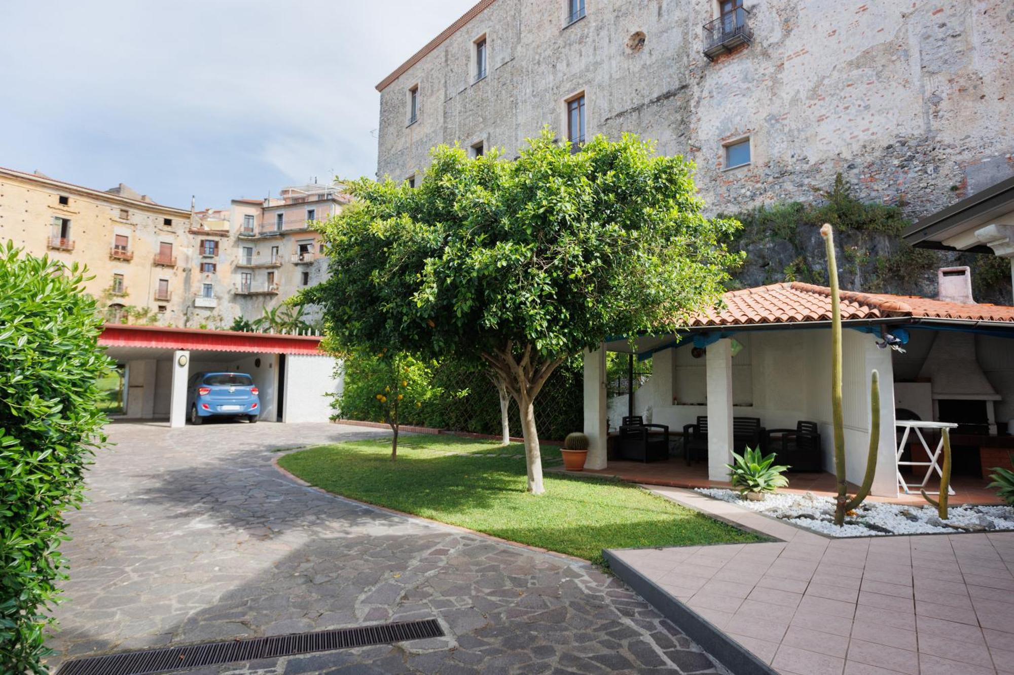 The Lemon Tree House Apartman Scalea Kültér fotó