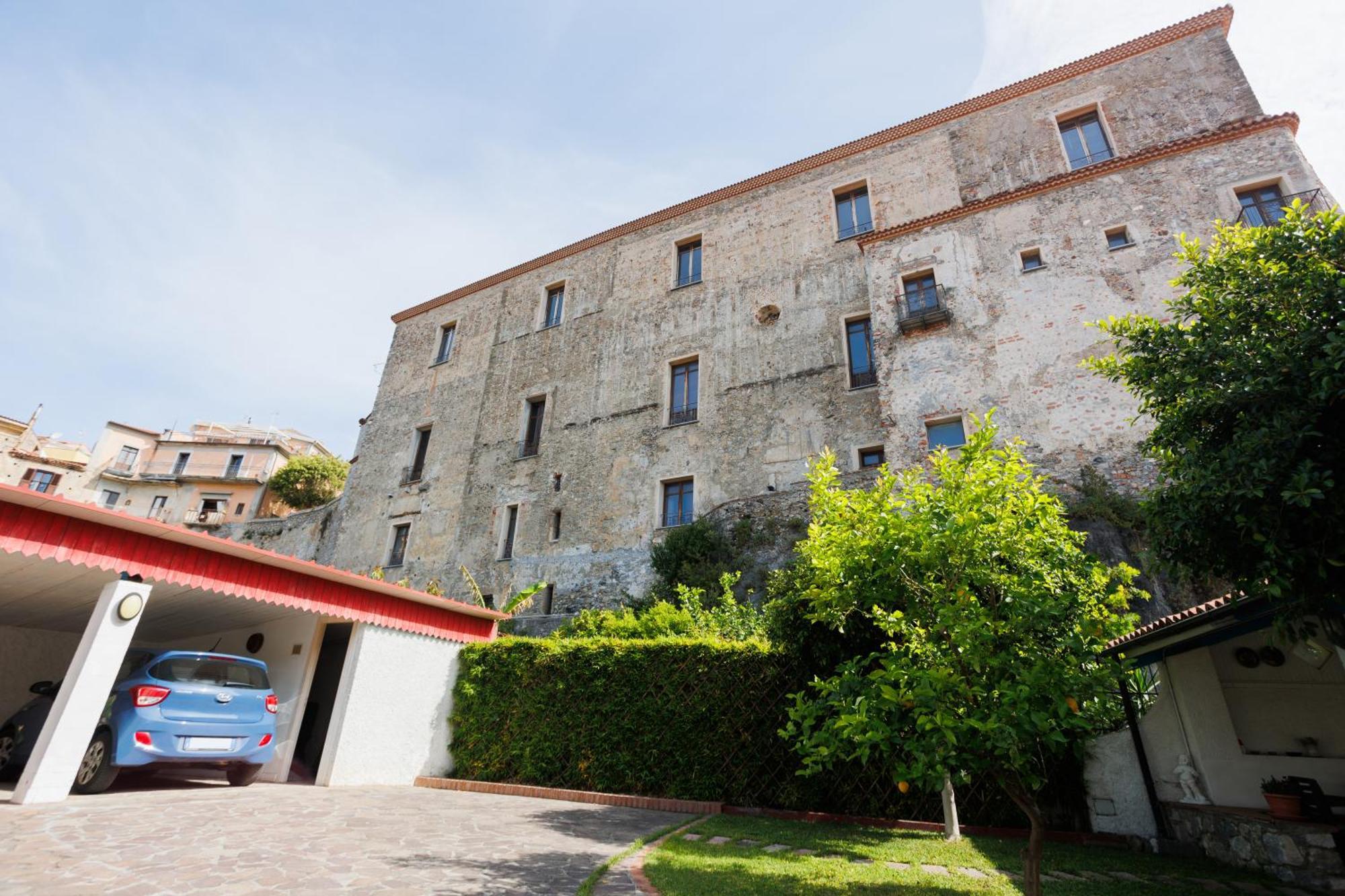 The Lemon Tree House Apartman Scalea Kültér fotó