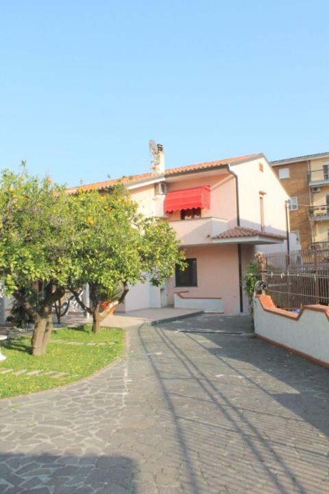 The Lemon Tree House Apartman Scalea Kültér fotó