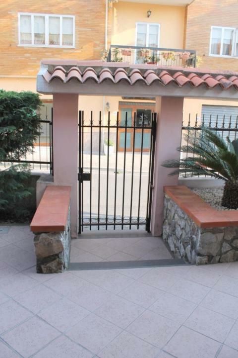 The Lemon Tree House Apartman Scalea Kültér fotó