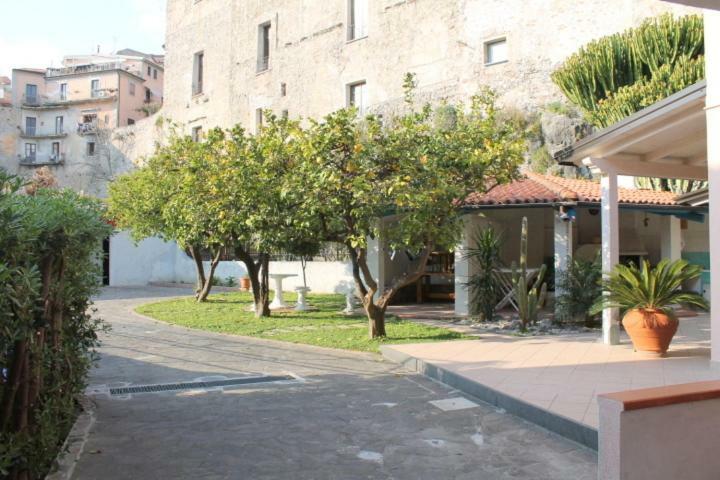 The Lemon Tree House Apartman Scalea Kültér fotó