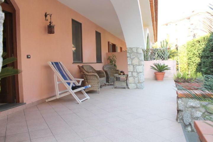 The Lemon Tree House Apartman Scalea Kültér fotó