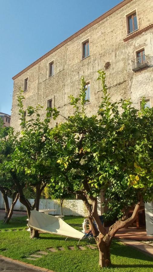 The Lemon Tree House Apartman Scalea Kültér fotó