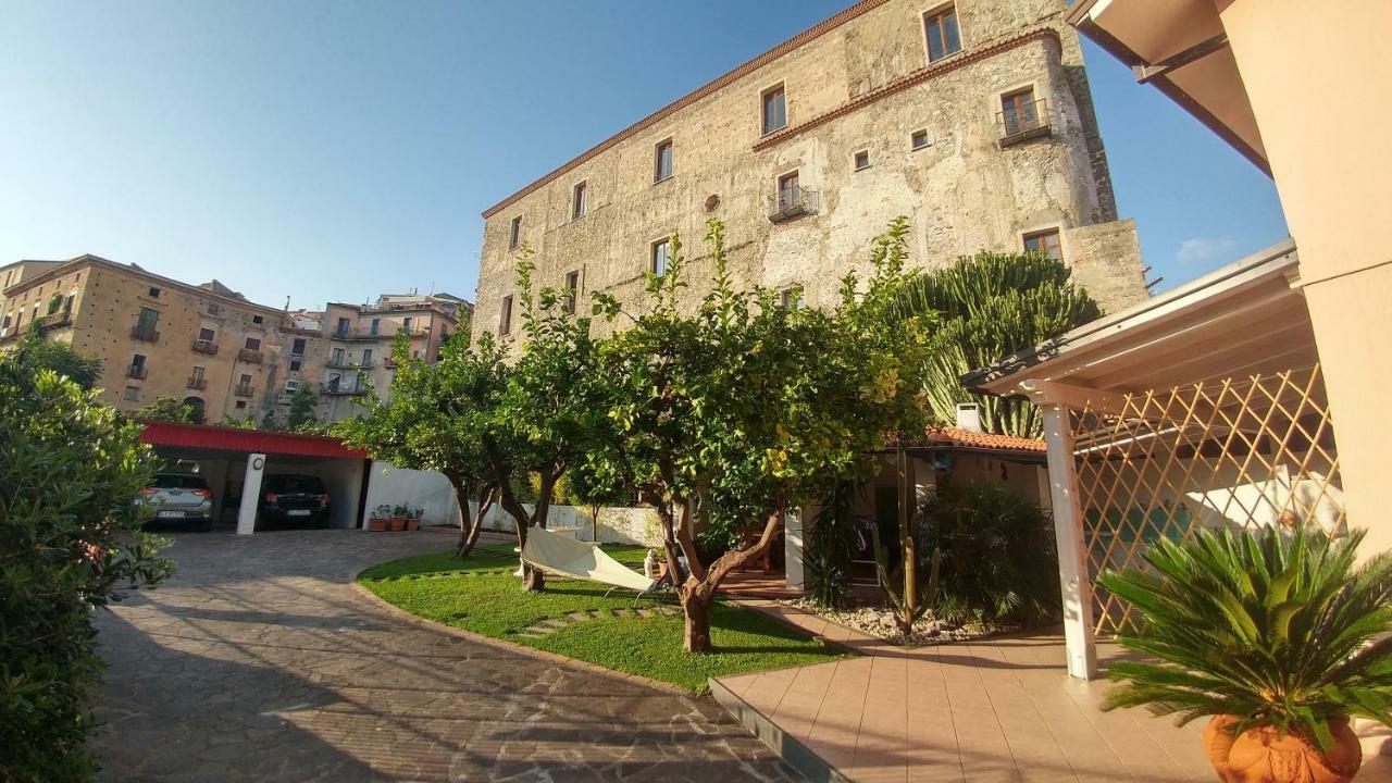 The Lemon Tree House Apartman Scalea Kültér fotó